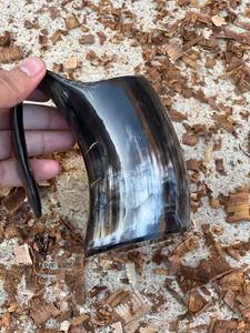 CORNE GRAVÉE À LA MAIN VIKING GRANDE TASSE DE BIÈRE Verre à corne à boire avec cadeau de mariage gravé sur mesure pour l'occasion de Noël - Product Image 5