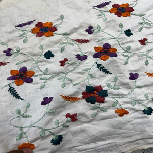 Tissu de broderie en coton fabriqué à la main avec un beau motif en relief Tissu d'occasion unique pour les filles et les garçons Utilisation d'accessoires - Product Image 2