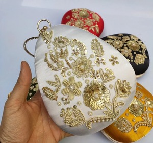 Borsa da donna con ricamo floreale pochette da donna con regalo di ritorno per matrimonio indiano per eventi per feste per regali natalizi - Product Image 6