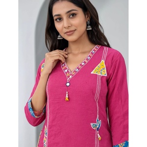 Conjunto de Palazzo y Dupatta para Mujer, Color Rosa, Bordado, 100% Algodón, Transpirable, Elegante, Cuello en V, Manga Tres Cuartos, para Uso Diario -WSKP219 - Product Image 2