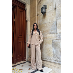 Conjunto de Blusa y Pantalones a Rayas Beige para Mujer - Product Image 2