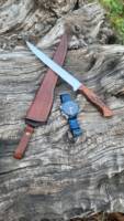 Couteau à filet en acier inoxydable de haute qualité avec manche en bois de rose et gaine en cuir Cadeau de camping et de chasse pour lui.