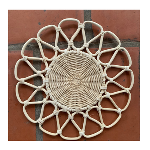 Forme de plaque de rotin à la mode pour décor de mariage-Assiette de chargeur ronde en rotin naturel, tapis de table Boho durable pour mariage - Product Image 1