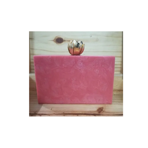 Bolso de mano de resina de diseño único Bolso de mano de resina hecha a mano y nacarada con cuentas y pieza de diseño de cadena de latón - Product Image 5