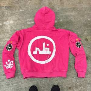 เสื้อฮู้ดของผู้ชายผ้าเกล็ดปลาแบบมีซิปปักลายปักแบบมีความสุขซักกรดเสื้อมีฮู้ดสำหรับผู้ชายผ้าเฟรนช์เทอร์รี่ซีดกันแดดดีไซน์ตามสั่ง - Product Image 6