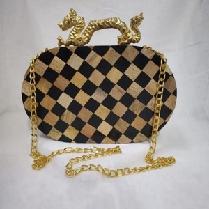 Pochette en bois et résine à motif de dragon de designer Sac à main de mariée avec chaîne amovible intérieure en velours pour événements élégants - Product Image 1