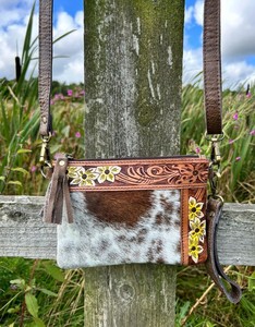 COWHIDE Lady's Western Fashion Crossbody Purse Floral Clutch Messenger Bag avec Brown Black Tooled Leather Cow Print Design - Product Image 3