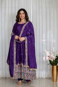 Presentamos la Nueva Colección de Vestidos de Seda Chinnon Pura y Pesada - Conjunto de Pantalón y Dupatta Completamente Cosido, Listo para Usar - Product Image 3