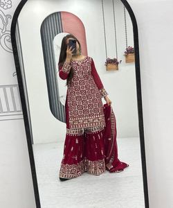 FIL À BRODER GEORGETTE ATTRACTIF ET HAUT DE TRAVAIL DE SÉQUENCE SHARARA AVEC DUPATTA VÊTEMENT DE MARIAGE PRIX DE GROS VÊTEMENT ETHNIQUE - Product Image 3