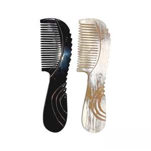 Noshahi Horn Enliven Peigne à cheveux en corne de bœuf naturel fabriqué à la main à l'étranger Peigne en corne de vache poli écologique fabriqué en Inde - Product Image 1