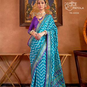 Última Patola de seda de algodón de diseño impreso Saree por Fab Zone - Product Image 1