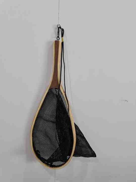 High Quality Customize Wooden Fly Fishing Trout Net with Mesh Net and Long Elastic Hanging Hook