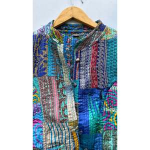 Veste en patchwork de soie bohème faite à la main, réversible, avec coque en cuir brodée, logo personnalisé, rembourrage en coton pour la saison d'automne - Product Image 3