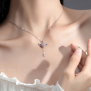 สร้อยคอรูปหัวใจโรแมนติกพร้อมปีกนางฟ้า925เพทายสีชมพูและสีขาว - Product Image 5