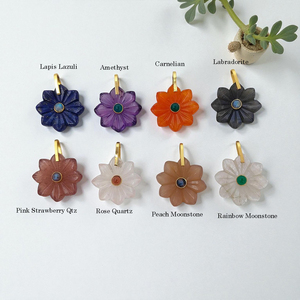 Pendentif en argent sterling 925 avec gravure florale chrétienne et pierre précieuse labradorite - Pendentif sculpté plaqué or fait à la main - Product Image 3