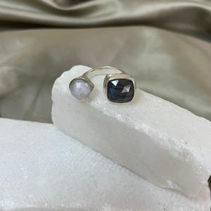 Anillo de piedra lunar de labradorita de latón ajustable anillo de piedra doble abierto para mujer joyería de declaración hecha a mano al por mayor - Product Image 1