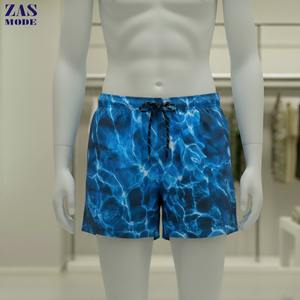 Shorts de plage décontractés pour hommes, imprimés sérigraphiés en soie recyclée, avec motif Chicago Bull cousu rouge, séchage rapide, fermeture à cordon de serrage, directement de l'usine. - Product Image 5