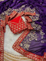 Sari en soie Banarasi pure et douce, style actrice de série télévisée, avec tissu Rangoli Blooming, richement orné de sequins, de perles et de broderies Zari, et sa chemisier assorti.