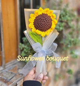 Ramo de Girasoles de Ganchillo Hecho a Mano, Decoración Floral de Lana de Algodón para el Hogar, para Cumpleaños, Aniversario, Graduación, por Proveedores Indios - Product Image 3