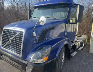 Camión de Carga de Larga Distancia Avanzado VNL64T300 con Cabina Diurna Diseñado para Operación Diaria y Servicios de Transporte Regional - Product Image 2