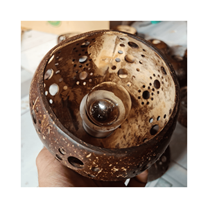 Lámpara Artesanal Ecológica de Cáscara de Coco por 99 GOLD DATA Modelo Kelsey Tallada con Elegancia Inspirada en la Naturaleza para Decoración del Hogar - Product Image 5