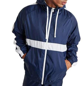 Conjunto de ropa deportiva de dos piezas para verano, chándal cortavientos con capucha y logotipo personalizado - Product Image 3