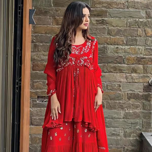 Ensemble de costumes de designer de même couleur sur fausse georgette avec intérieur et fil sur le costume Sharara Plazoo et Dupatta vente en gros - Product Image 1