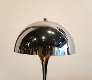 Lámpara de mesa de latón antiguo dorado con forma redonda decorativa inteligente de último diseño, lámpara de mesa de madera con catapulta marrón con tela - Product Image 4