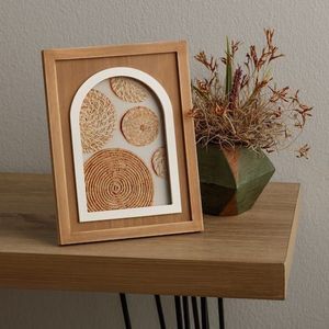 Cadre photo en bois de luxe fabriqué à la main avec des accents dorés adaptés à l'affichage de photos de famille dans le salon - Product Image 1