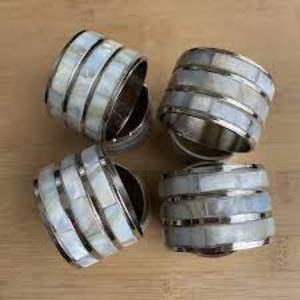 Anneaux de serviette de luxe décoratifs de table, aspect attrayant, plaqués or de haute qualité, fabriqués en métal, de qualité supérieure, en provenance d'Inde - Product Image 2