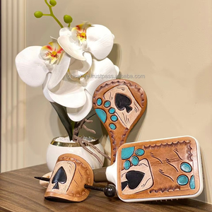 ชุดเครื่องแป้งสำหรับเดินทางของผู้หญิงแปรงหวีผม3ชิ้นดีไซน์รูปรอยเท้าหนังแกะสลักลาย - Product Image 2