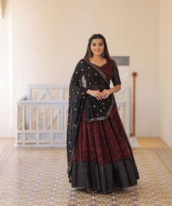 Lehenga Choli en satin et tulle, tenue de soirée, moderne, élégant, en mousseline de soie, contemporain, ethnique, brodé, pour mariage, lungi - Product Image 6