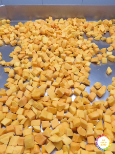 Tranches de morceaux de mangue fraîchement coupées du Vietnam Technologie IQF pour la texture et la saveur Emballage d'exportation en vrac Expédition internationale - Product Image 3