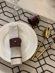 Eleve su experiencia gastronómica con el paquete de 4 servilleteros de ratán marrón elaborados con elegancia natural y textura rica - Product Image 6