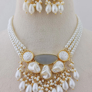 Rajnigandha ชุดสร้อยคอไข่มุกที่มีแผ่นสีทองพื้นผิวและพู่มุกทำผลิตภัณฑ์จำนวนมากปรับแต่งการออกแบบ - Product Image 1