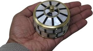 Sindoor Dani en laiton de luxe décoré avec une incrustation de nacre pour les rituels divins et nuptiaux meilleure qualité par HAND MADE CRAFT - Product Image 5