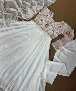 Atractivo vestido de fiesta de Georgette con detalles de volantes elegantes y acentos de lentejuelas Precioso vestido de recepción de organza - Product Image 6