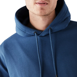 Sweat à capuche pour homme de style urbain, conçu pour un usage confortable, avec une forme épurée et un look décontracté élégant. - Product Image 4