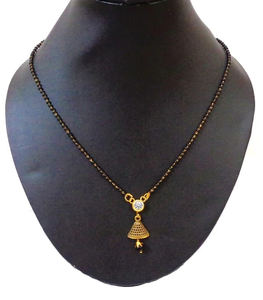 Mangalsutra de oro artificial de calidad superior para novia con hermoso colgante para mujeres casadas a los mejores precios - Product Image 5