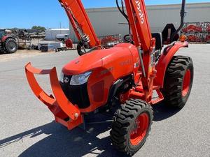 Tractores de maquinaria agrícola usados Kubota L3200 Tractor para la venta - Product Image 3
