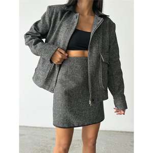 Jupe courte en cachemire noir, tissu doux - Product Image 6