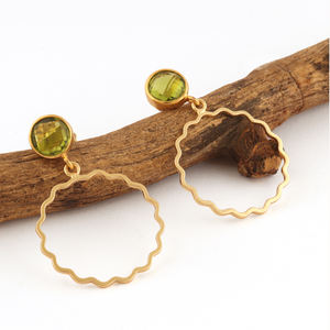 Design créatif beau péridot quartz avec breloque fantaisie plaqué or boucles d'oreilles boho fête porter des boucles d'oreilles de mariage cadeau - Product Image 2