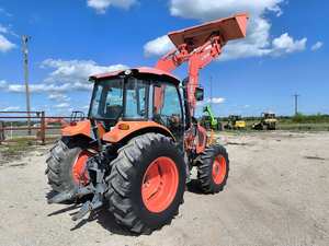 Pour le M5-111 tracteur agricole professionnel 4x4 Kubota puissance polyvalente avec moteur et pompe pour l'utilisation de la pelouse - Product Image 2