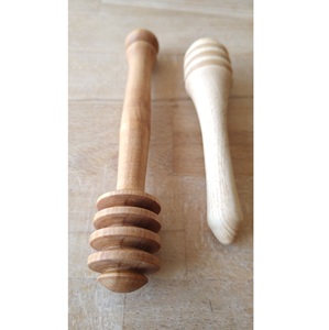 Cuchara de miel de madera tradicional para servir miel natural, perfecta para hogares, cafés y amantes de la comida orgánica - Product Image 1