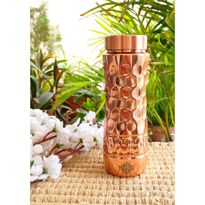 Botella de Agua de Cobre Hecha a Mano con Diseño Antiguo con Artesanía Tradicional India Calidad Premium a Precios Razonables - Product Image 3
