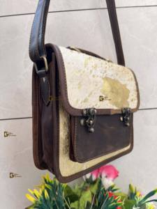 ใหม่กระเป๋าถือหนังวัวน้ำหนักเบาดีไซน์เนอร์สำหรับผู้หญิงกระเป๋าสะพายไหล่ทำจากขนโลหะมีพู่ประดับตัวอักษรใช้งานได้หลากหลาย - Product Image 2