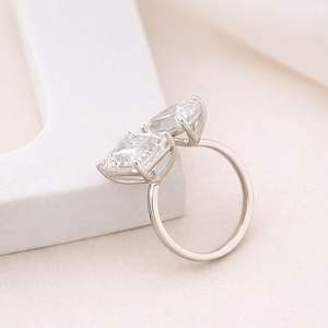 Bague à deux pierres en diamant de culture |   Coupe émeraude et forme poire |   Bijoux fins en or blanc / rose / jaune 14 carats - Product Image 3