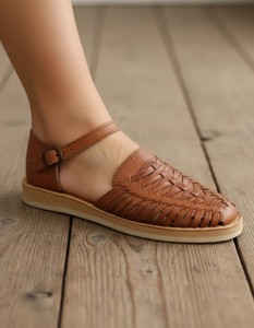 Chaussures plates en cuir véritable avec bout fermé et bride à boucle, idéales pour toutes les occasions. Semelle intermédiaire respirante en EVA et semelle extérieure en caoutchouc. - Product Image 4