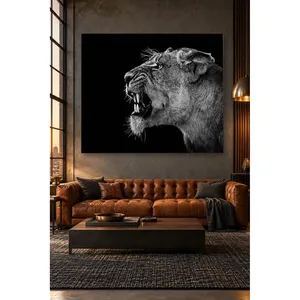 Profil de la lionne rugissante Fida sur fond noir, impression sur toile - Product Image 3