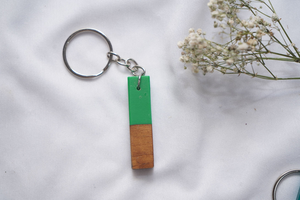 Porte-clés en bois et résine personnalisé avec motif floral, porte-clés en bois et résine époxy faits à la main, prix de gros, porte-clés de Noël unique - Product Image 2